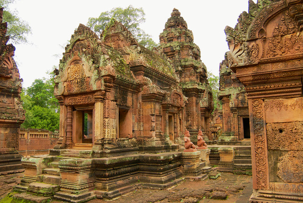 Banteay Srei Temple ruines au Cambodge à Siem Reap.
. - Photo, image