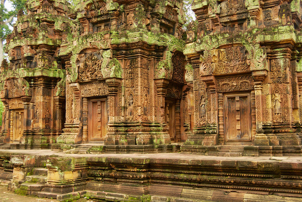 Ναό Banteay Srei ερείπια σε Σιέμ Ριπ, Καμπότζη. - Φωτογραφία, εικόνα