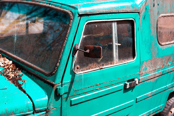 Antiguo coche retro en verde
 - Foto, imagen