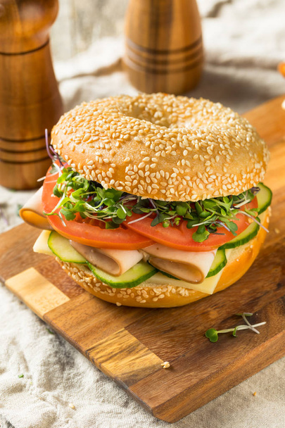 Homemade Bagel Turkey Sandwich - Foto, Bild