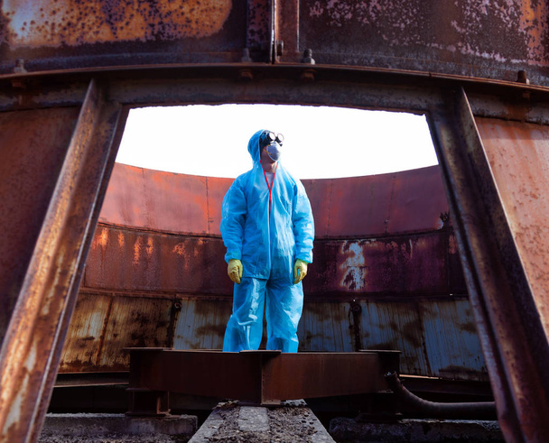 man environment mask dark facemask icon protective overall blue orange rast factory disused catastrophe chernobyl - Valokuva, kuva