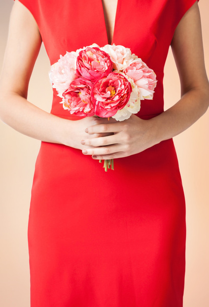 Woman hands with bouquet of flowers - Фото, изображение