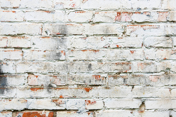 Cihlová zeď bílé barvy, ošlehané a špinavé, design pozadí - Fotografie, Obrázek