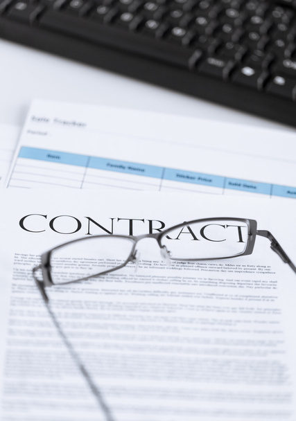 Signed contract paper with glasses - Foto, Imagen