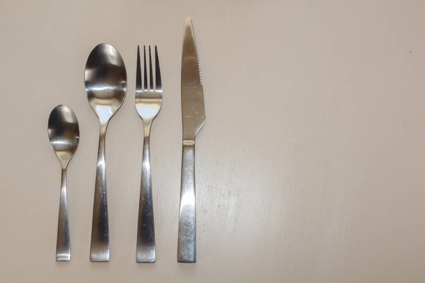Fourchette, couteau et cuillères
 - Photo, image