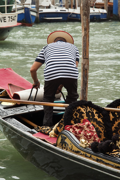 Gondolier en gondole, Venise, Italie
 - Photo, image