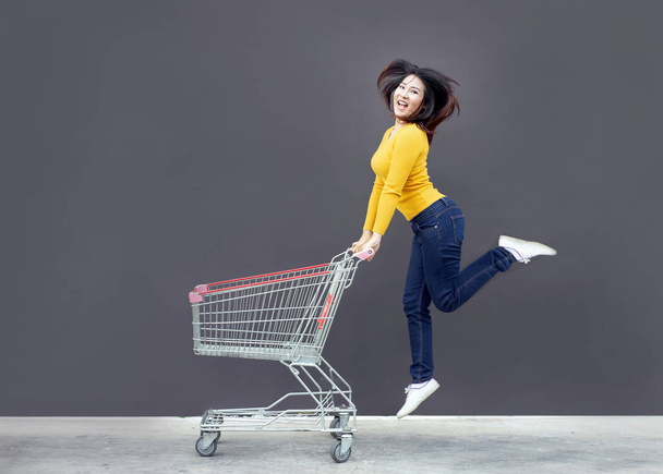 happy asian woman with shopping trolley cart  - Foto, Imagem