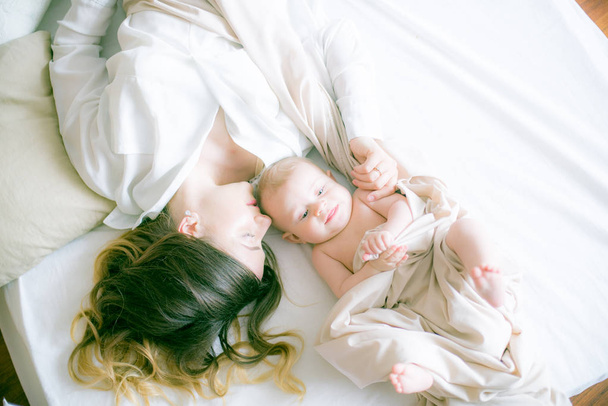 happy family. mother playing with her baby in the bedroom - Foto, Imagem