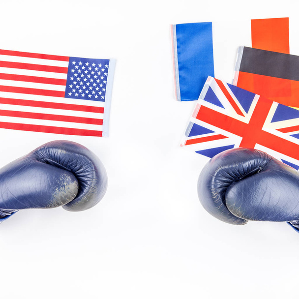 Έννοια της αντιπαράθεσης μεταξύ Ευρώπης και ΗΠΑ - Φωτογραφία, εικόνα