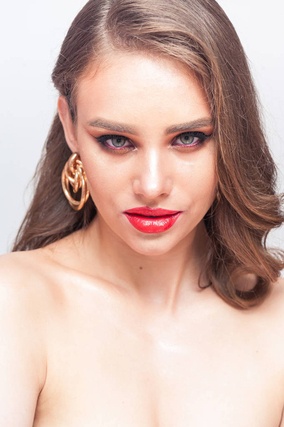 Beauty Makeup. Woman With Beautiful Face And Pink Lips. Close Up Of Beautiful Young Elegant Female Model With Glamorous Sexy Makeup, Soft Smooth Skin And Plump Full Pink Lips.  - Fotó, kép