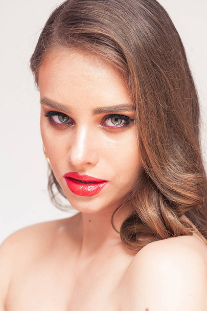 Beauty Makeup. Woman With Beautiful Face And Pink Lips. Close Up Of Beautiful Young Elegant Female Model With Glamorous Sexy Makeup, Soft Smooth Skin And Plump Full Pink Lips.  - Fotó, kép