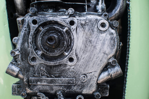 Крупним планом шестерні старого двигуна
  - Фото, зображення