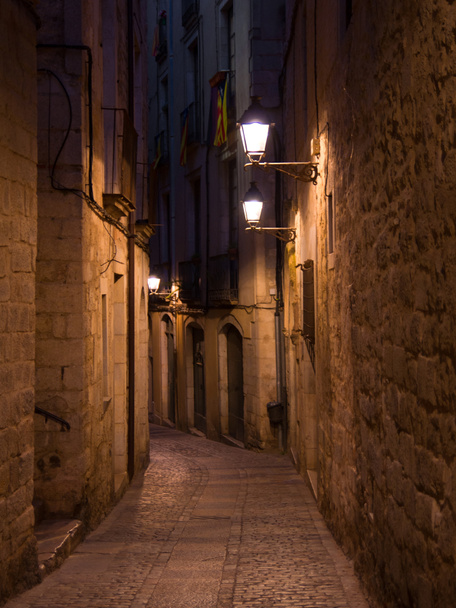 Средневековая Жирона ночью, Северная Испания
 - Фото, изображение
