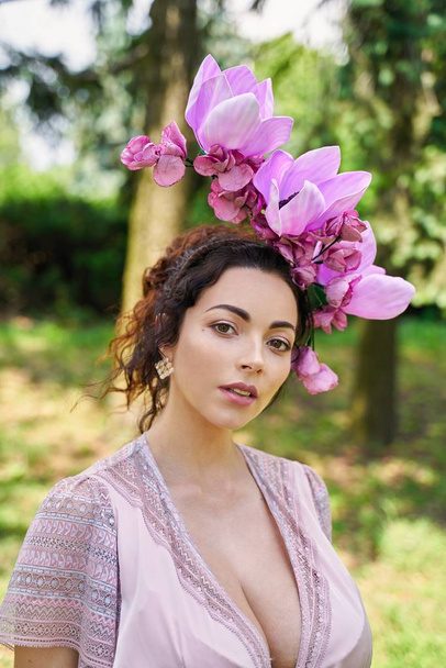 Portrait of young woman wearing gorgeous headdress  - Valokuva, kuva