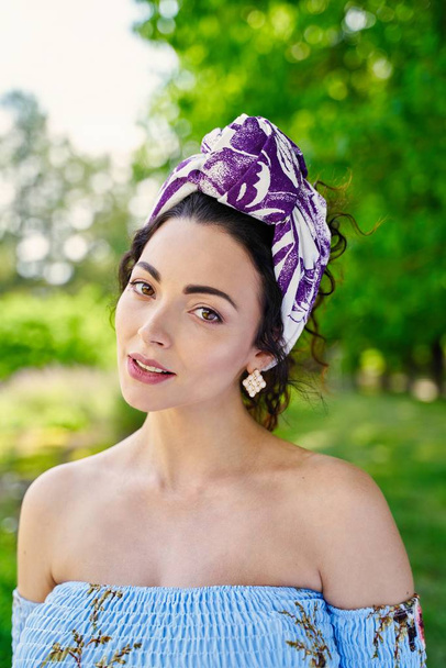 Portrait of young woman wearing gorgeous headdress  - Foto, Imagem