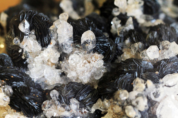 fehér kristály és más ásványi textúra - Fotó, kép