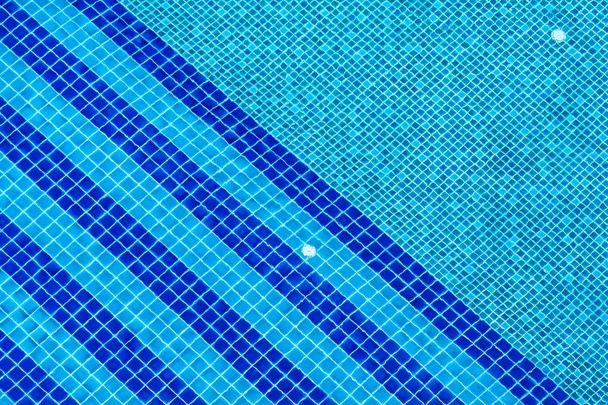 Открытый роскошный бассейн в отеле
 - Фото, изображение