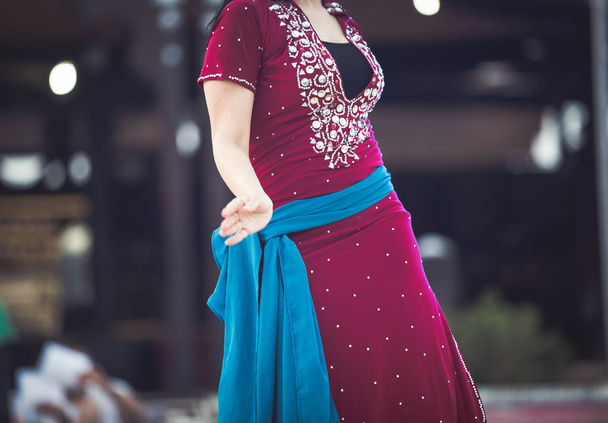 Exótico oriental dança movimento suave
 - Foto, Imagem