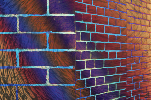 Галлюциноген сюрреалистическая кирпичная стена. Разноцветная экзотическая коричневая флуоресцентная неровная стена. Призраки воображения от наркотиков и алкоголя. Геометрический фон
. - Фото, изображение
