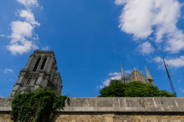 Restaurierung der Kathedrale Notre-Dame-de-Paris nach dem Krieg - Foto, Bild