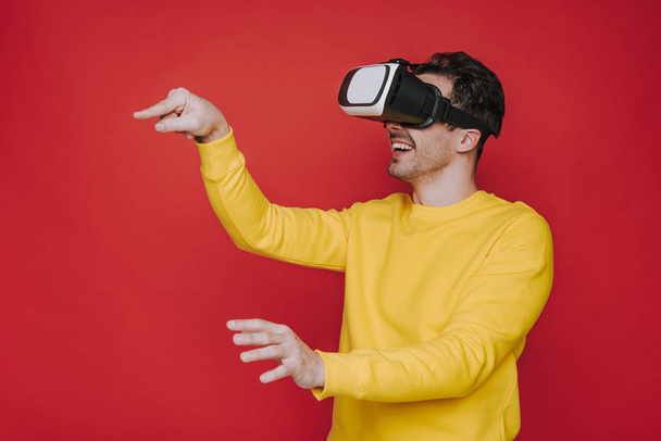 Side view of man gesticulating with hands while situating in virtual reality - Φωτογραφία, εικόνα