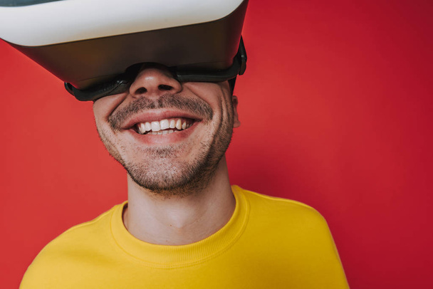 Close up of man looking at something while situating in virtual reality - Foto, afbeelding