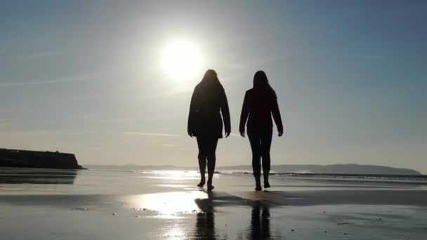 Walking on Castlerock Beach naplementekor-utazás fotózás - Felvétel, videó