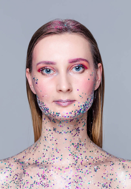 Fashion model woman with trendy glitter make-up - Fotografie, Obrázek