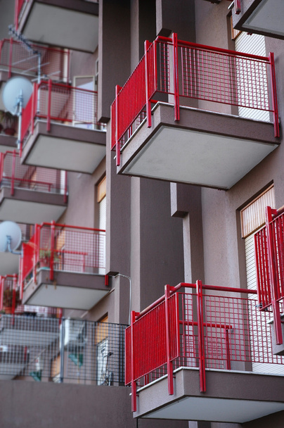 rode balkons - Foto, afbeelding
