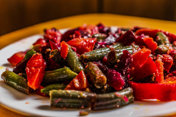 Grilled Vegetable Salad with table beet, carrot and bean - Foto, immagini