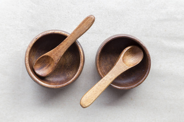 Wooden utensils on white background, from above - Foto, afbeelding