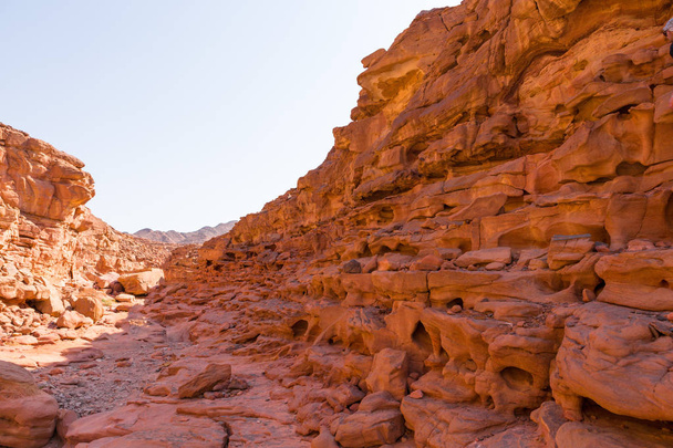 Пустелі породи різнобарвних пісковиків фону. Кольоровий Каньйон — Скеля, на півострові Південний Синай (Єгипет).  - Фото, зображення