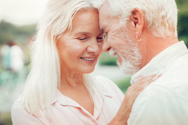Portrait of a happy positive senior couple - Foto, afbeelding