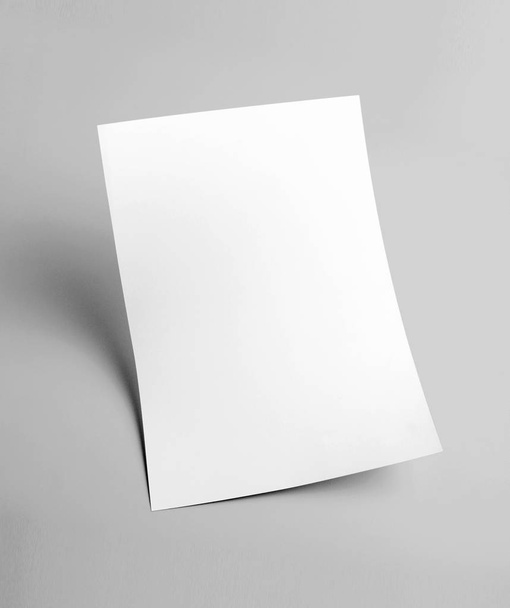 Modèle blanc de papier de document vierge avec fond gris
 - Photo, image