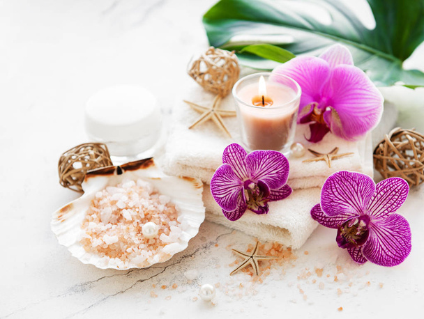 Productos de spa con orquídeas
 - Foto, Imagen