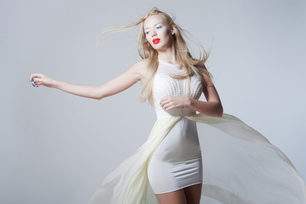 Sexy woman in fluttering white dress - Foto, Imagem
