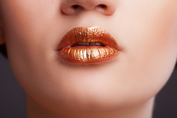 Golden lips, close-up portrait - Foto, imagen