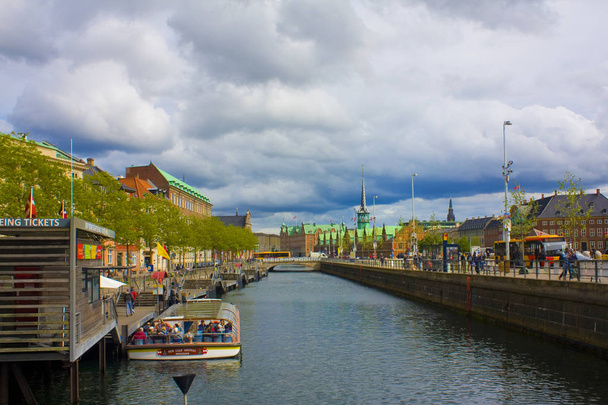 Kopenhagen, Dänemark - 25. Mai 2019: der Kanal in der Altstadt von Kopenhagen - Foto, Bild