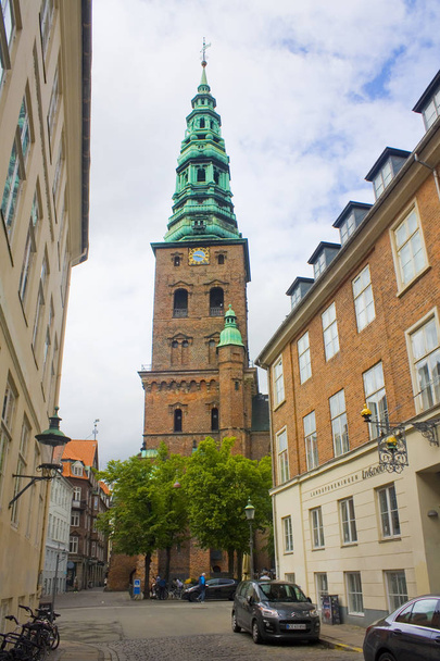 Kopenhagen, Dänemark - 25. Mai 2019: Kirche St. Nikolaus (jetzt Zentrum für zeitgenössische Kunst in Kopenhagen)) - Foto, Bild