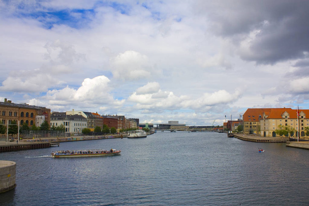 COPENHAGEN, DENMARK - May 25, 2019: The canal in Old Town of Copenhagen - Фото, зображення