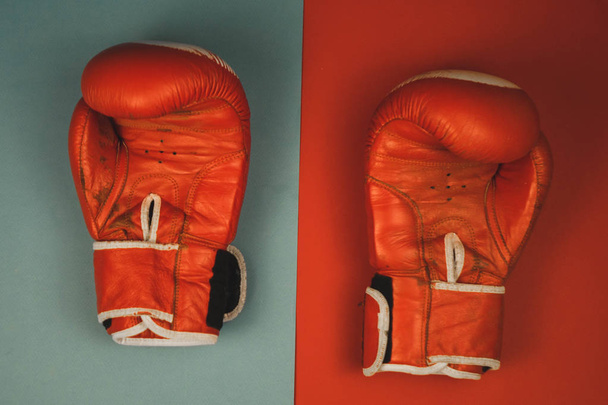 A pair of red boxing gloves photo – Free Canada Image on Unsplash