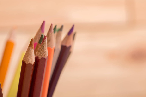 Барвисті дерев'яні олівці
 - Фото, зображення
