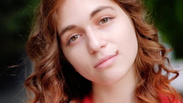 happy smiling woman ginger hair birthmark - Video, Çekim