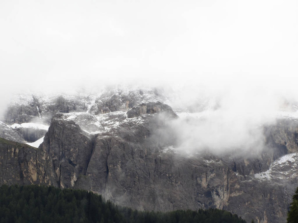Panoramiczny widok na Dolomity z Santa Cristina Valgardena, Południowy Tyrol, Bolzano, Włochy - Zdjęcie, obraz