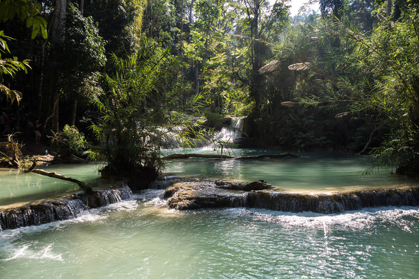 Tat Kuang Si watervallen nabij Luang Prabang, Laos - Foto, afbeelding