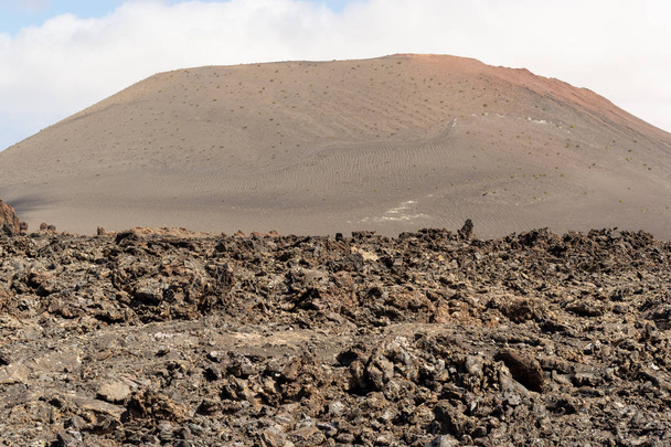 Increíble paisaje volcánico en el Parque Nacional de Timanfaya, Lanzarote, Islas Canarias, España
 - Foto, imagen
