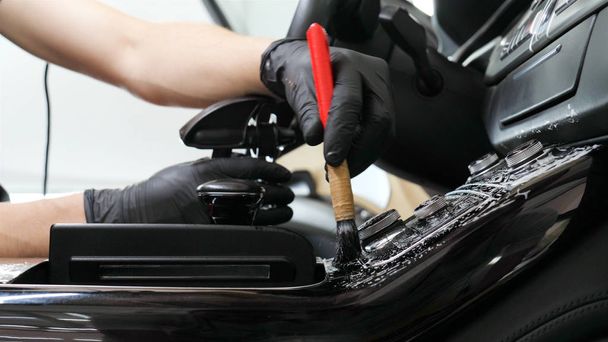 Professional washes the car in black gloves, with a sponge and foam. Concept: Carwash, Sponge, Foam, Water, Professional, Work. - Valokuva, kuva