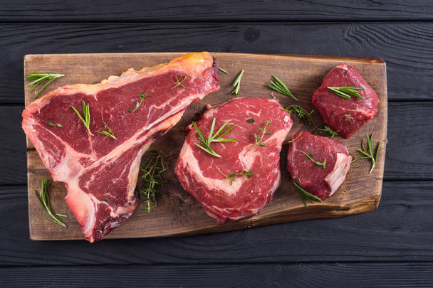Variety of raw beef meat steak  - Foto, afbeelding