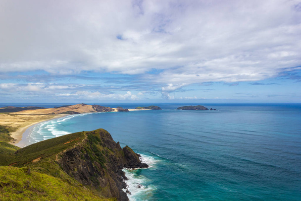 Widok na Cape Maria van diamen i te Werahi Beach przez Cape Reinga, Północna wyspa Nowej Zelandii - Zdjęcie, obraz