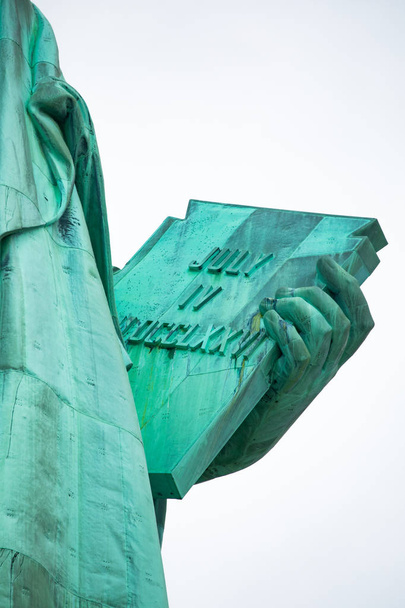 自由の女神国定記念碑。フレドリック・オーギュスト・バルトルディの彫刻。マンハッタン。ニューヨーク。米国. - 写真・画像